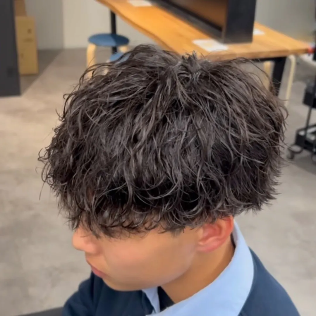 リラックスできる空間で、新しいヘアスタイルに挑戦してみません...